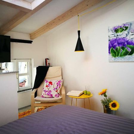 Cres Art Studio Kuning Apartment Kültér fotó