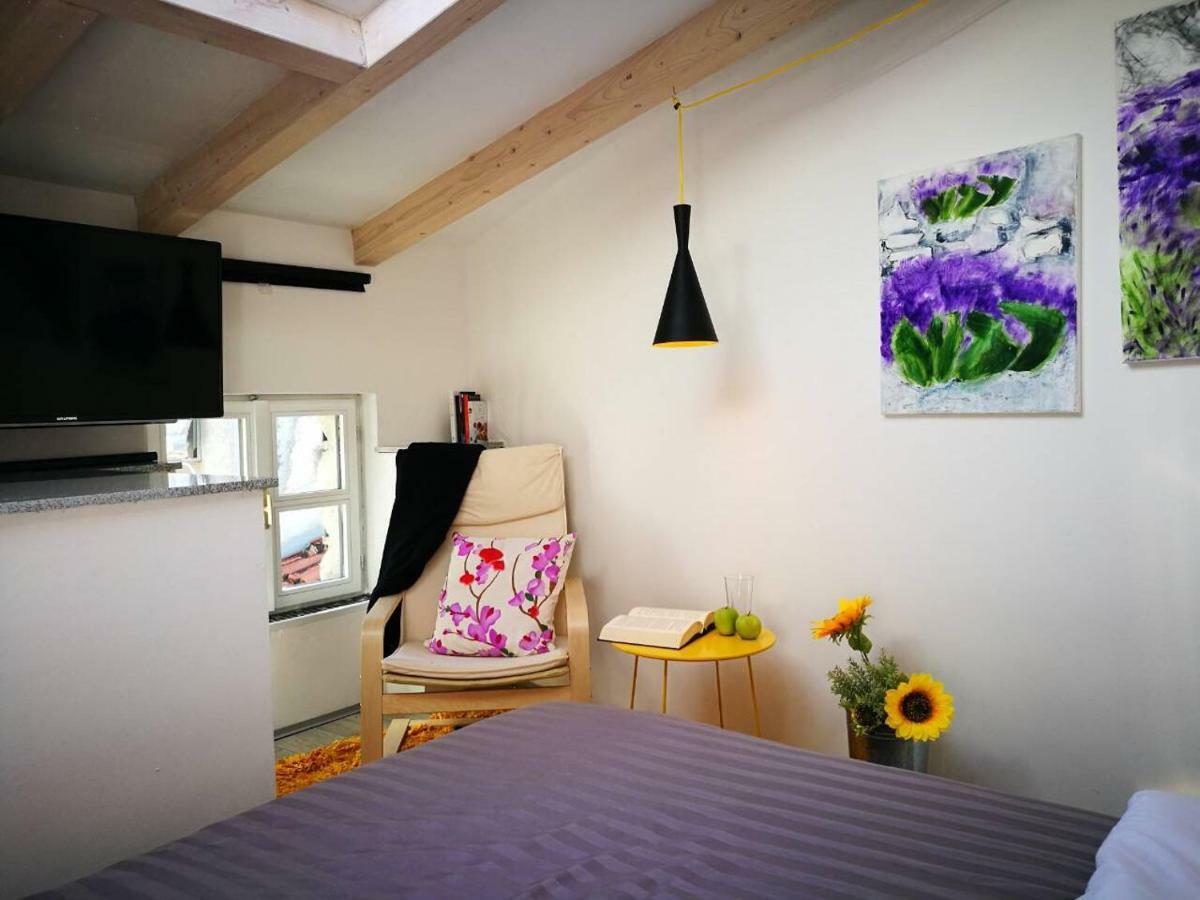 Cres Art Studio Kuning Apartment Kültér fotó