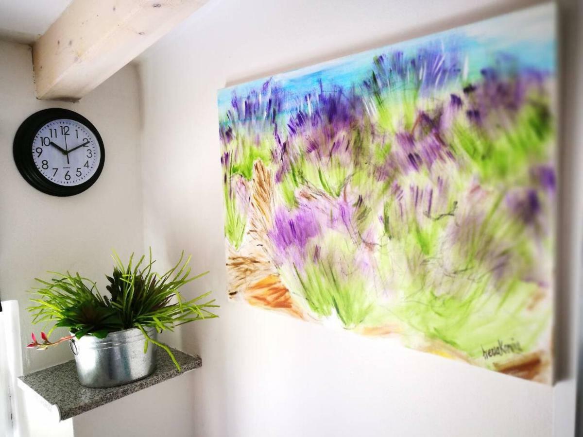 Cres Art Studio Kuning Apartment Kültér fotó