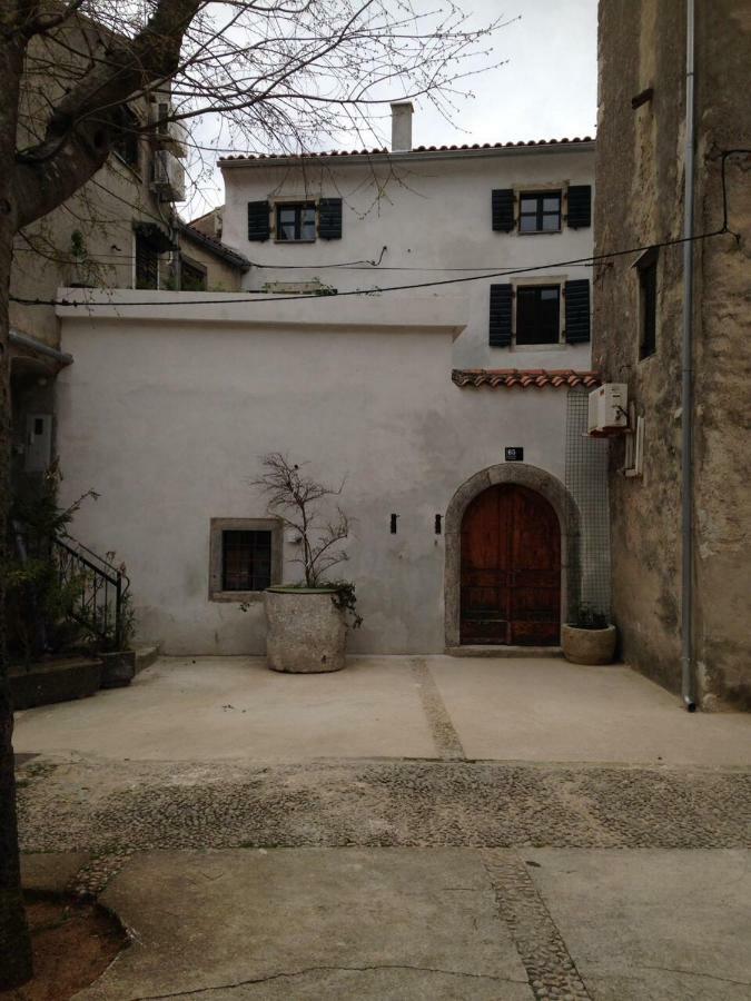 Cres Art Studio Kuning Apartment Kültér fotó