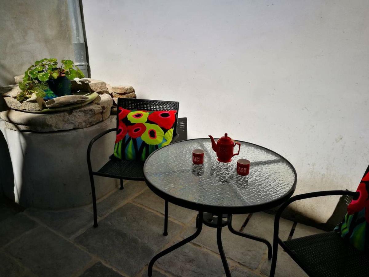Cres Art Studio Kuning Apartment Kültér fotó