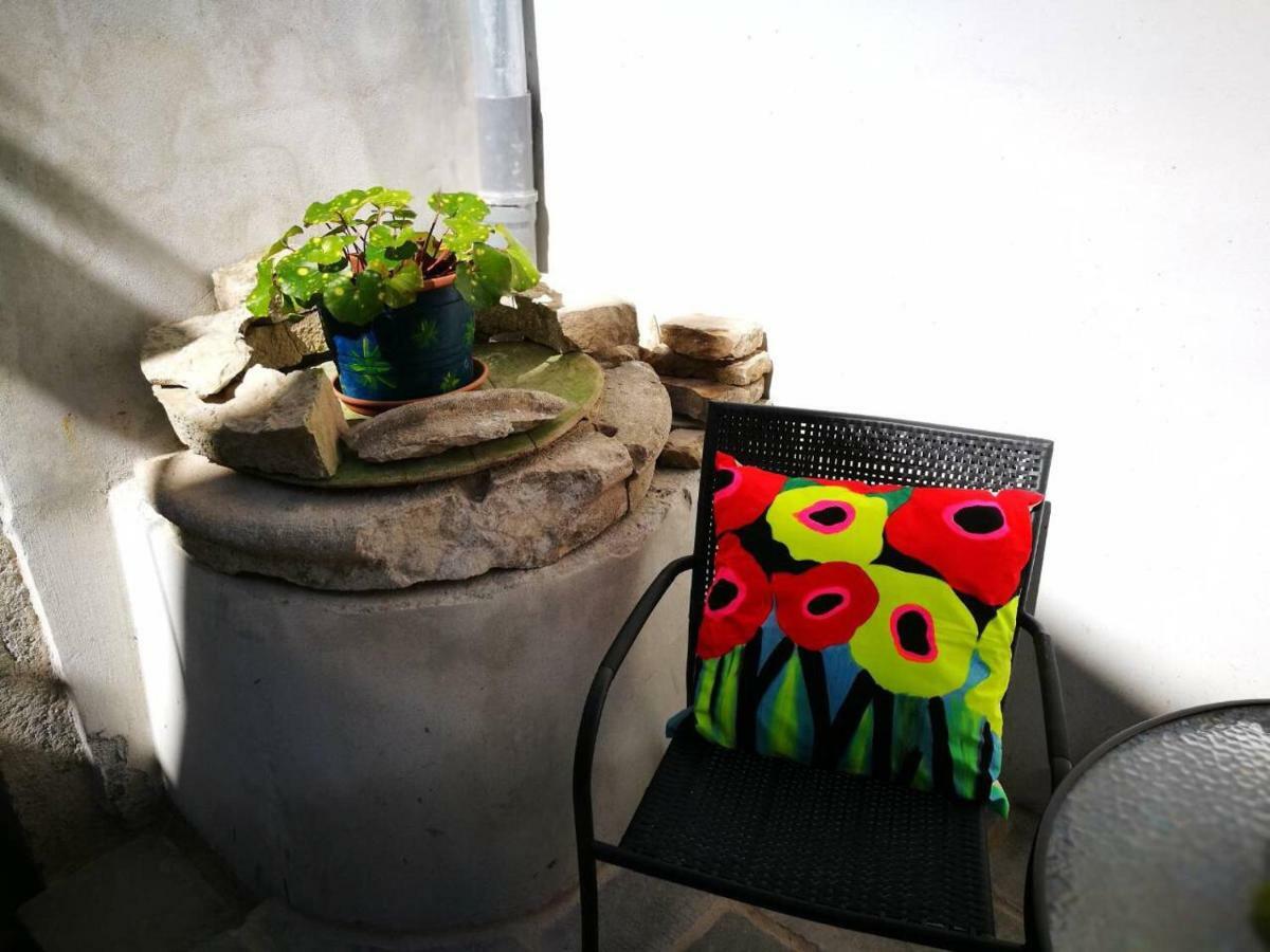 Cres Art Studio Kuning Apartment Kültér fotó