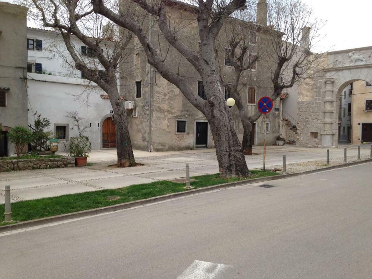 Cres Art Studio Kuning Apartment Kültér fotó