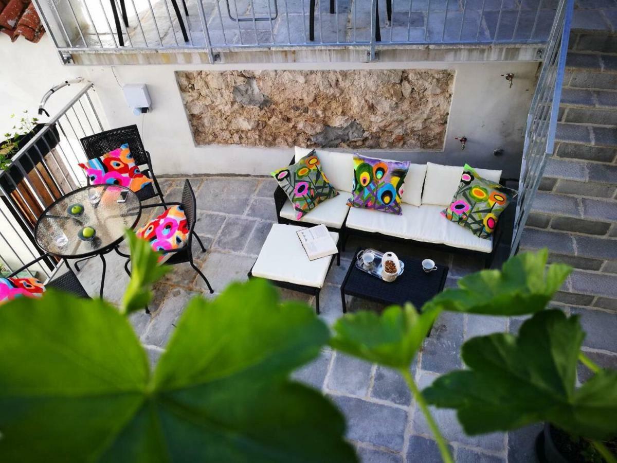 Cres Art Studio Kuning Apartment Kültér fotó