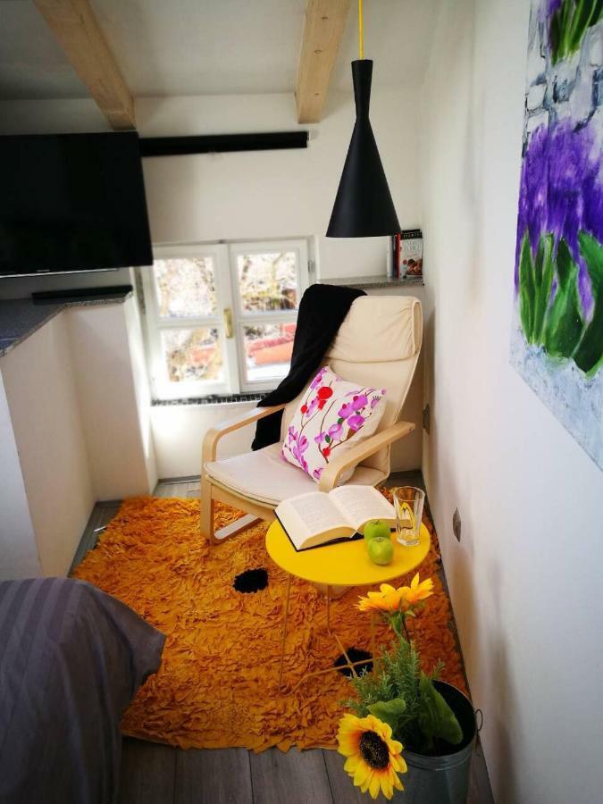 Cres Art Studio Kuning Apartment Kültér fotó