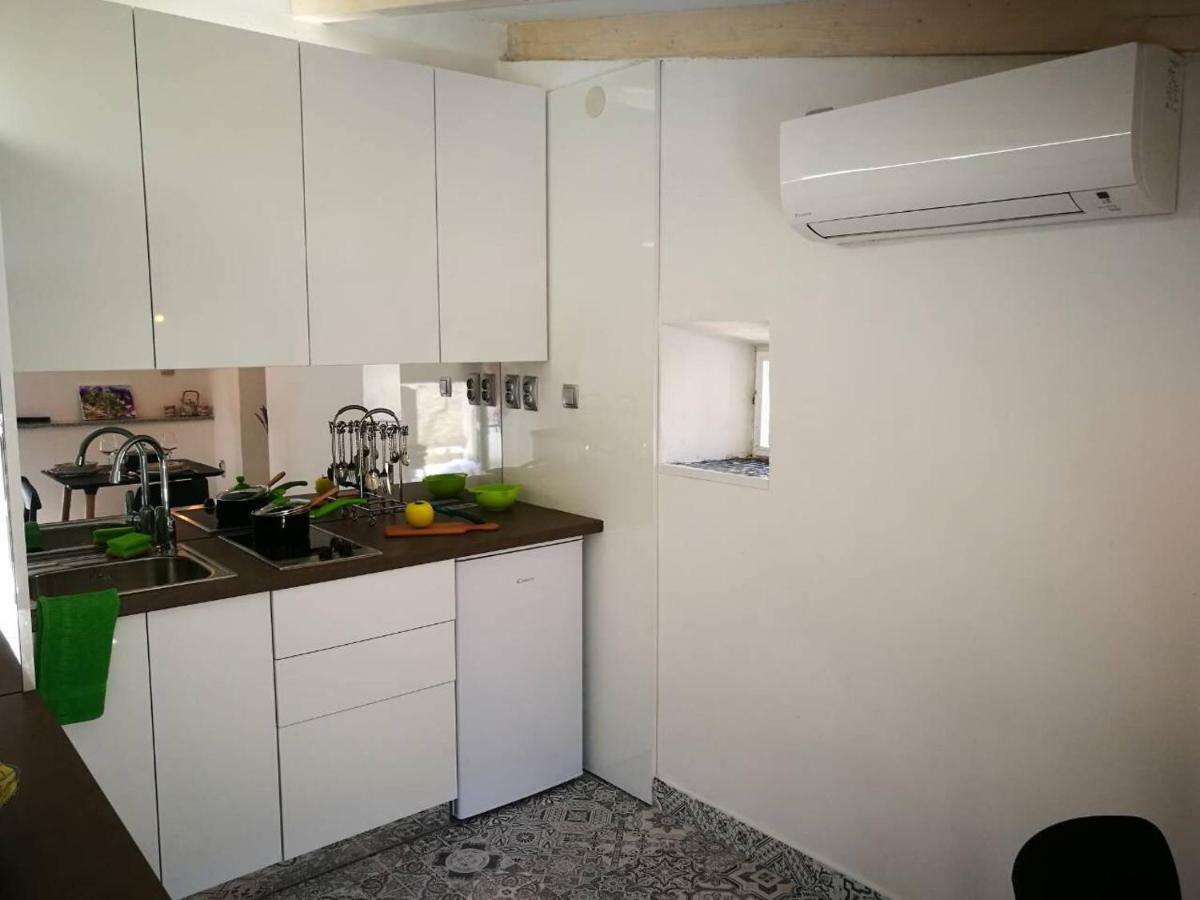 Cres Art Studio Kuning Apartment Kültér fotó