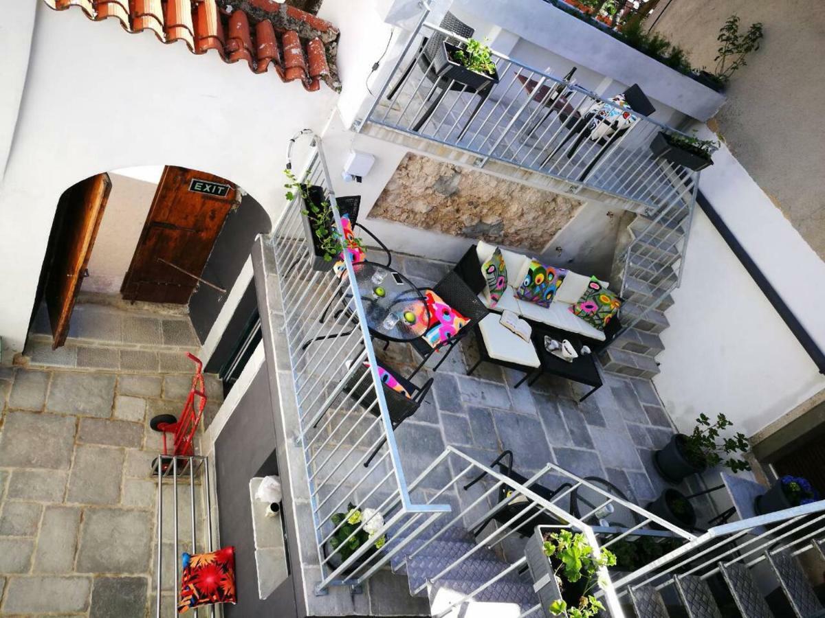 Cres Art Studio Kuning Apartment Kültér fotó